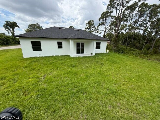 Building Photo - 723 Epps Brown St E