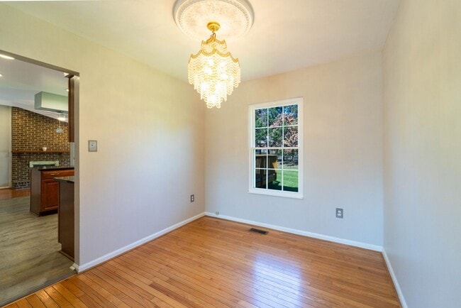 Building Photo - Beautiful 2 Story 3 BD 3.5 BA home in Burtonsville, MD