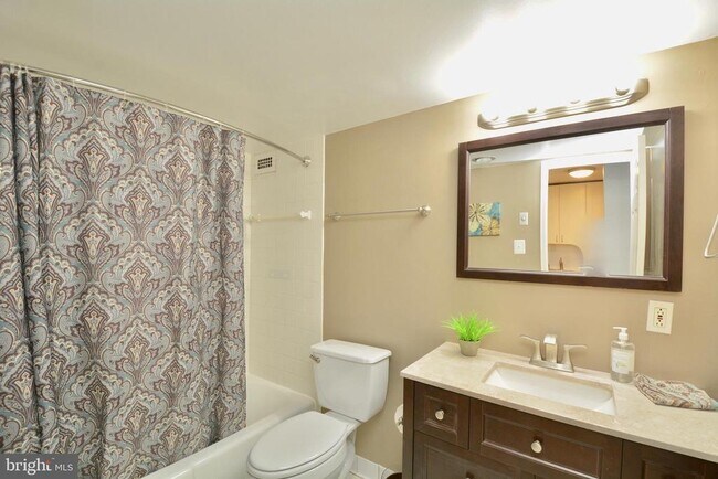 Building Photo - 4600 S Four Mile Run Dr