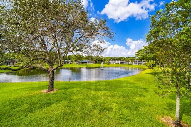 Building Photo - 3611 Oaks Clubhouse Dr