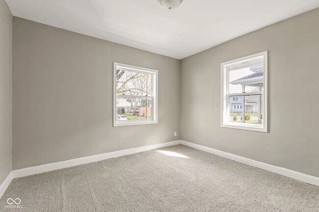 Building Photo - 2921 E Brookside Ave