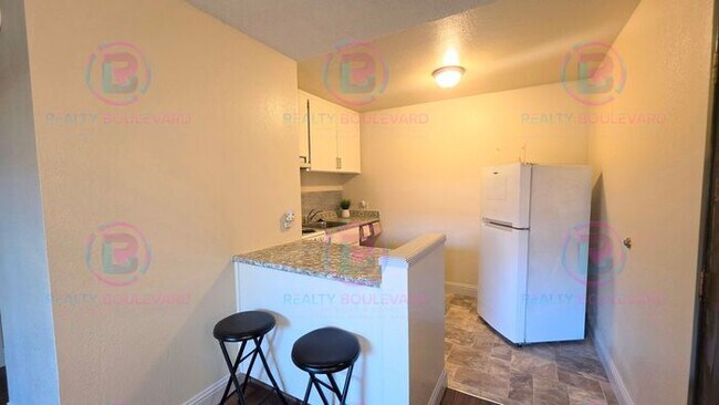 Building Photo - 1/2 Month Free! Ground-Floor Studio with Private Patio & Pool Access Near Virginia Lake