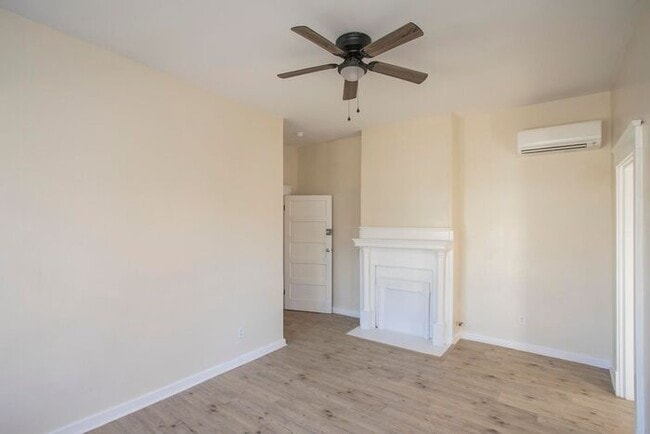 Building Photo - LOCATION! 1/1 Bed Bath Downtown!