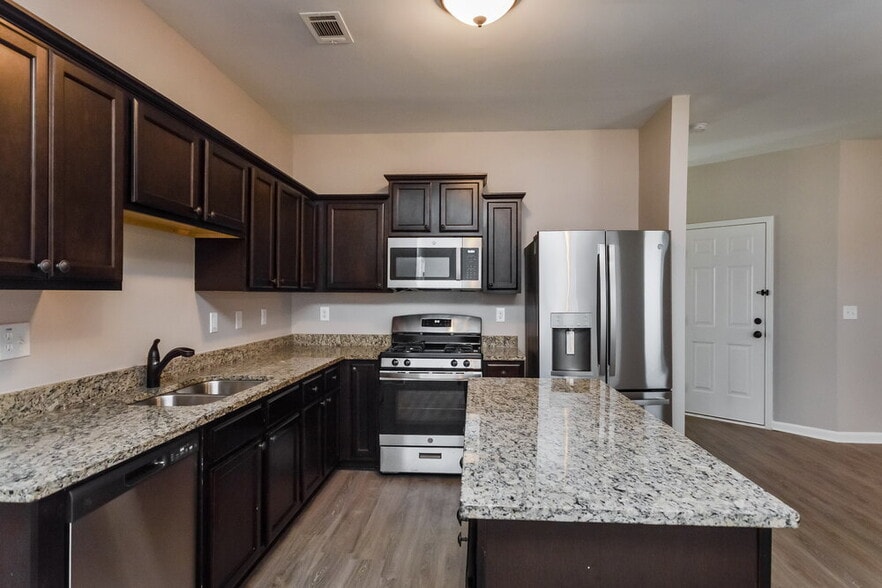 Building Photo - 4047 Clay Ct SE