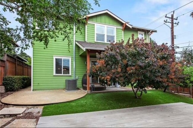 Building Photo - Charming 3 bed/2.5 Bath Home with Office