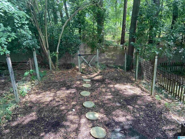 Building Photo - 205 Old Rocky Ridge Ln