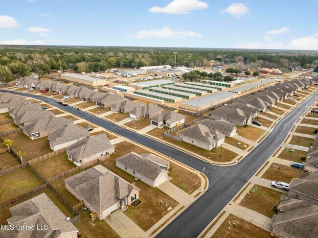 Building Photo - 18102 Evergreen Dr