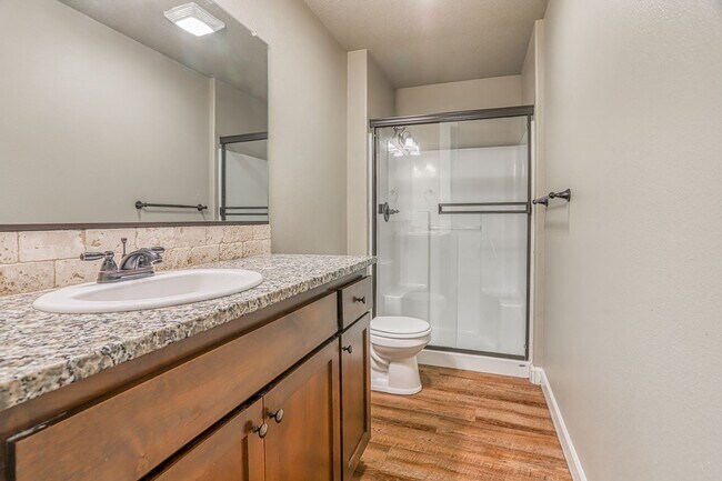 Building Photo - Centrally Located 4 Bedroom Townhome with Attached Garage & AC