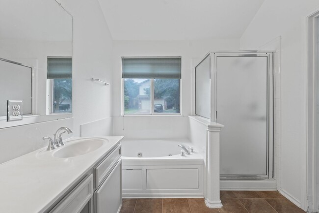 Building Photo - 909 Saba Cove