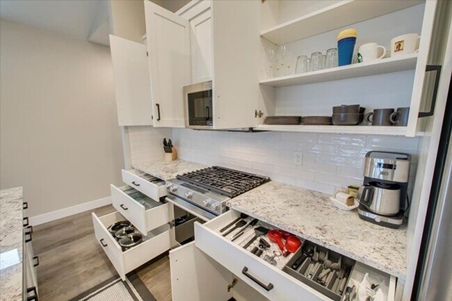 Building Photo - Stunning newer home in a great Boise location