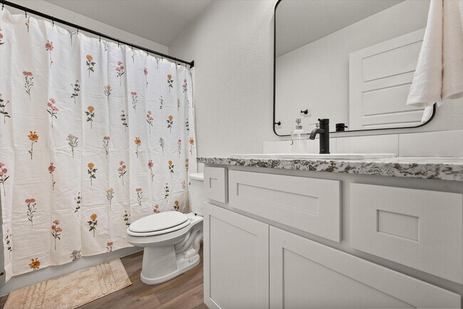 Building Photo - 2156 Langford Ave