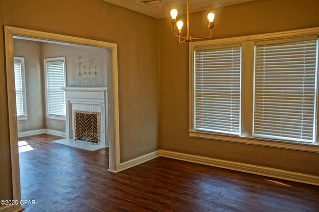Building Photo - Beautiful 3/1 with Hardwood Floors in Marianna