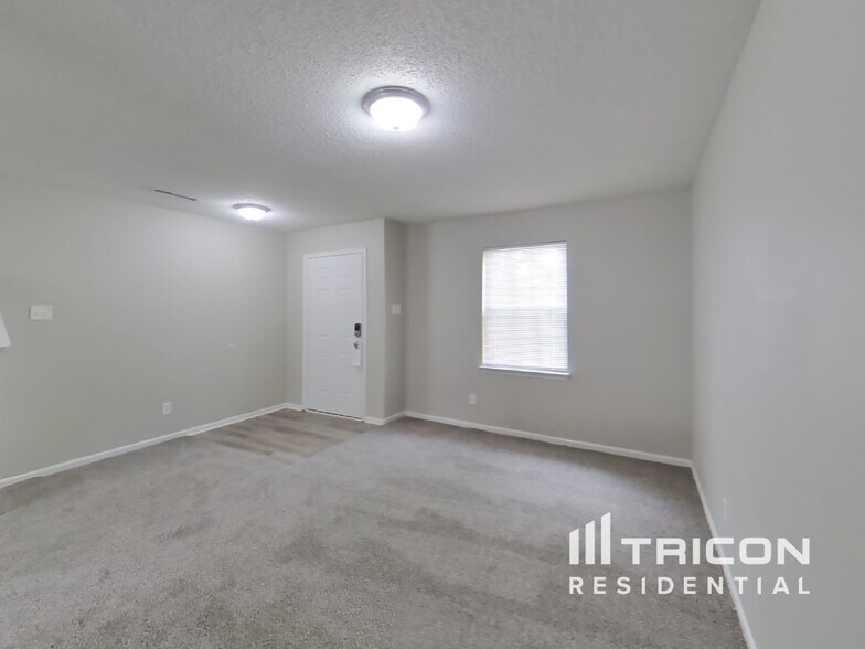 Building Photo - 10740 Wymm Ln