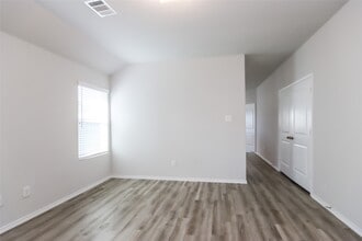 Building Photo - 17367 Cuthbert St