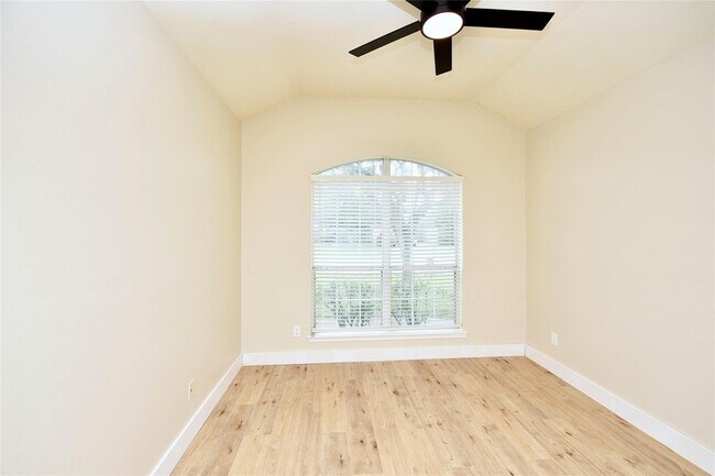 Building Photo - 7715 Butler Lakes Ct