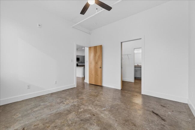 Building Photo - Quince, Fünfzehn, Fifteen!