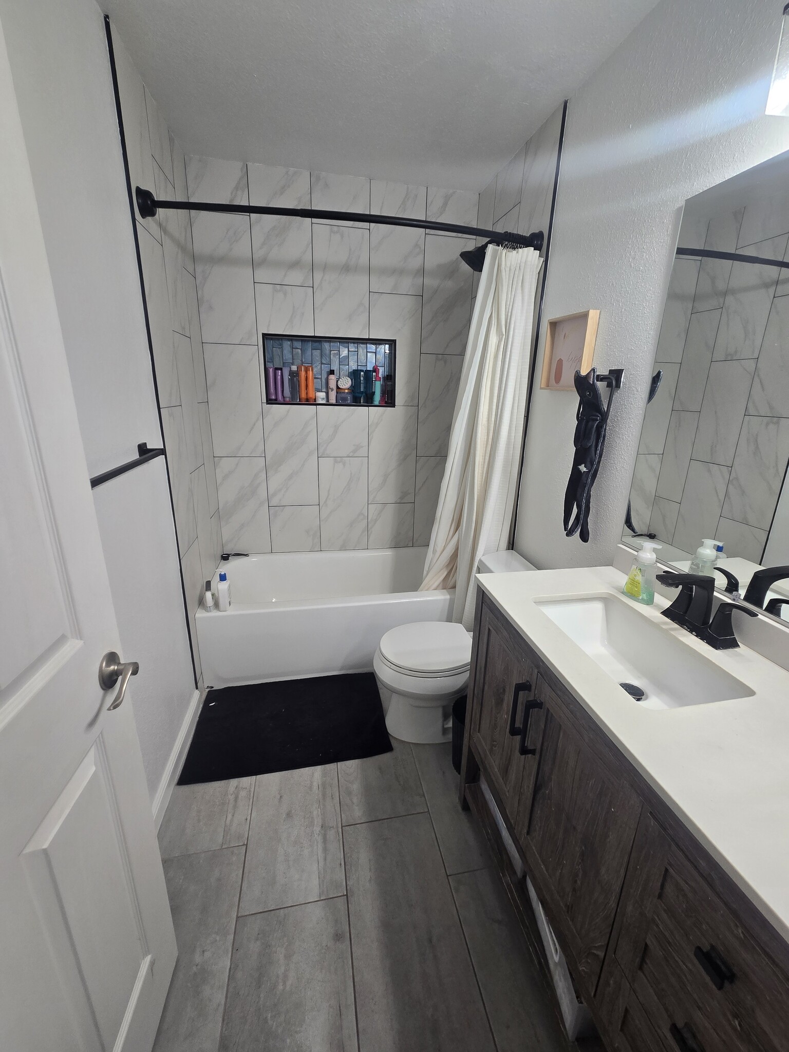 Upstairs hallway bathroom - 1668 Grand Ave