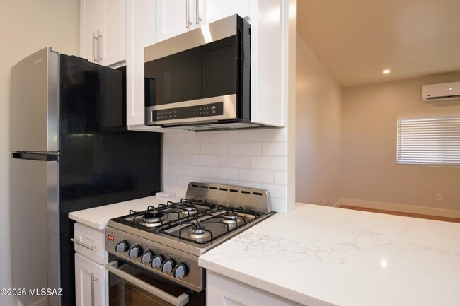 Building Photo - 130 N Cherry Ave