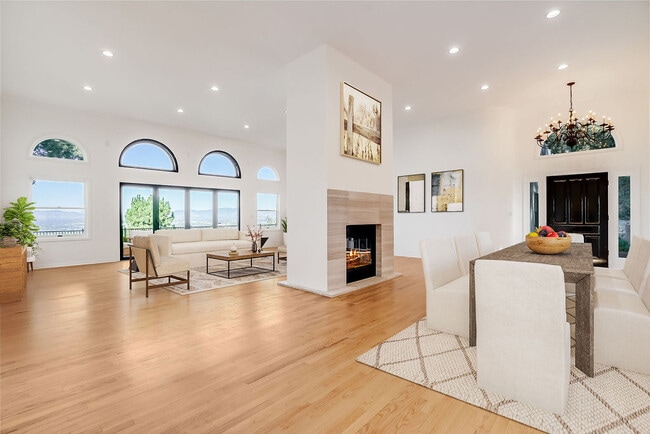 Building Photo - 15851 Mulholland Pl