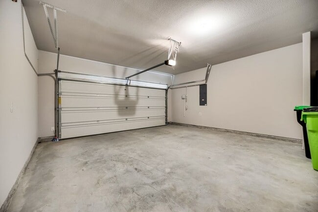 Building Photo - Checkout This 4 bed 2.5 bath 2827 sqft - Paloma Creek Beauty!!!