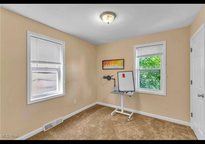 Building Photo - 1374 W 116th St