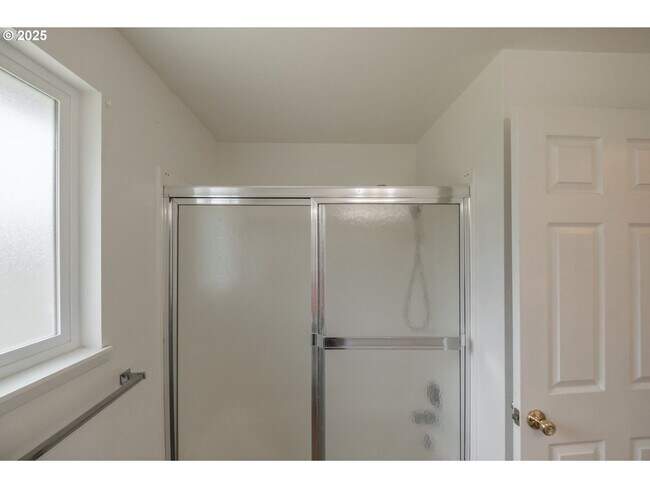 Building Photo - 3-bedroom 1 bath Single Level House