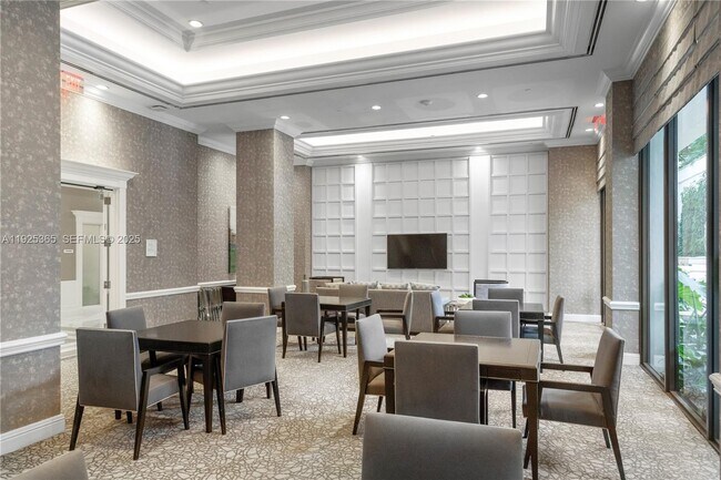 Building Photo - 2000 Island Blvd