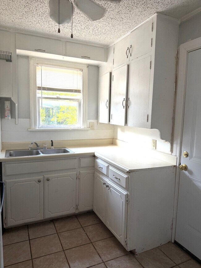 Building Photo - 1117 NW 38th St