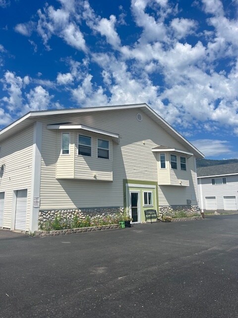Building Photo - 1307 N Division Ave