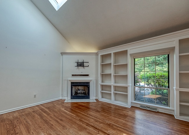 Building Photo - Fox Chapel Luxury Townhome, 4 Bedrooms, 3.5 Bathrooms, 3 Care Garage, Finished Basement.