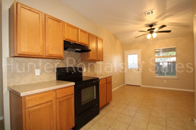Building Photo - 505 Vega Ln