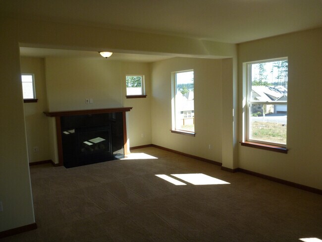 Building Photo - Impressive Dog Friendly Home Available!