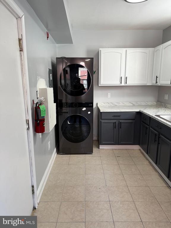 Building Photo - 1048 South St