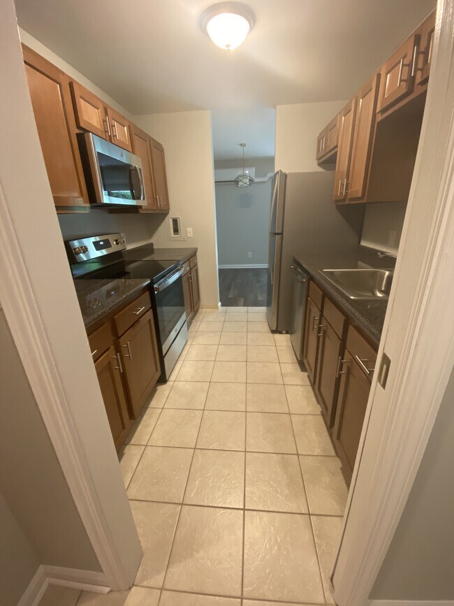 Building Photo - 2410 Oneida St