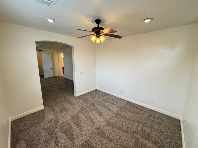 Building Photo - 10735 Knickerbocker Ave