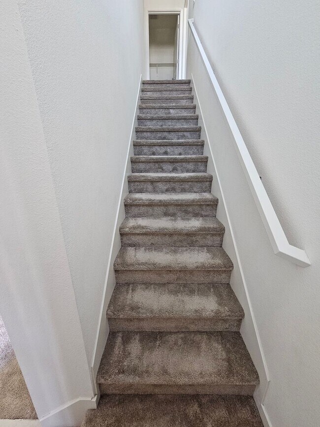 Building Photo - LOCATION, LOCATION, LOCATION 2 bedrooms an...
