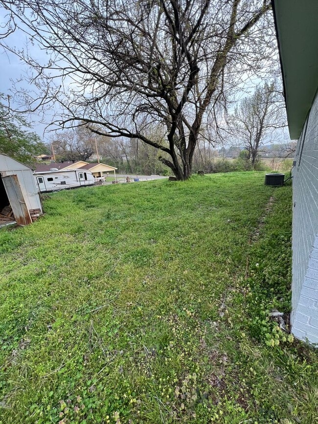 Building Photo - 4 Bed 1.5 Bath House, Total Electric with ...