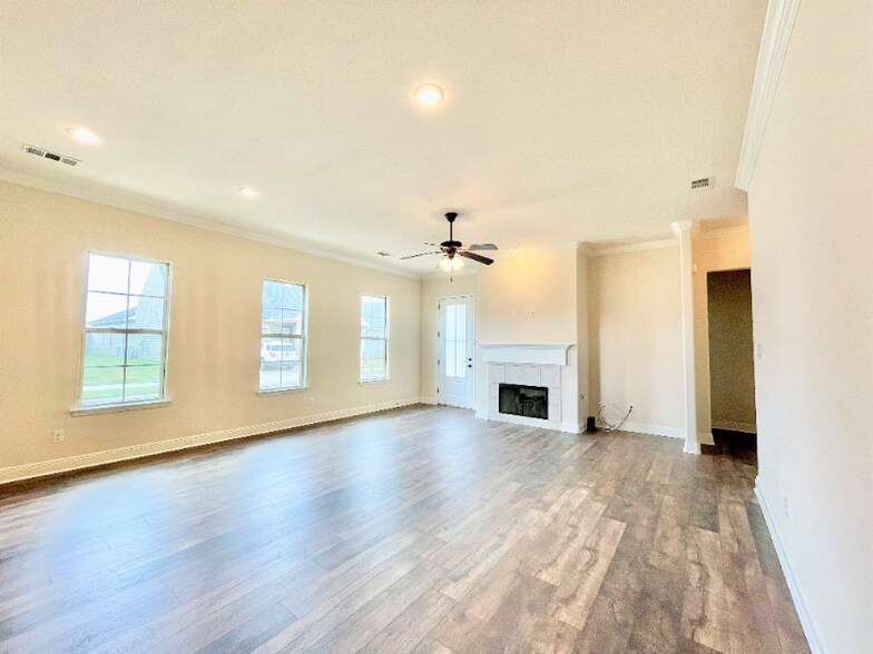 Building Photo - 100 Pettigrove Dr