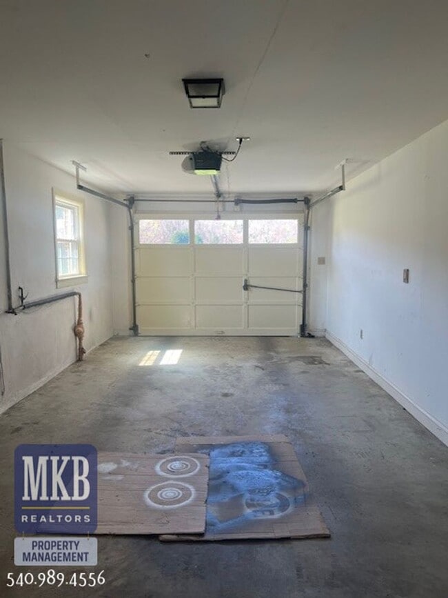 Building Photo - 4bd/3bth SW County Home