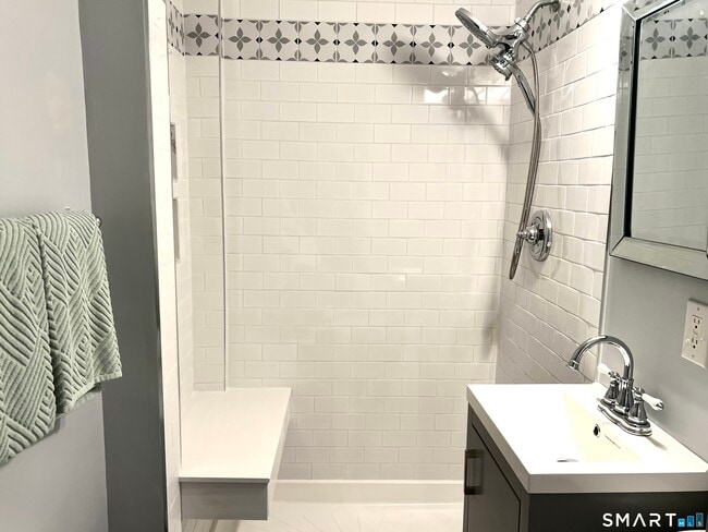 Building Photo - 130 Platt Ave