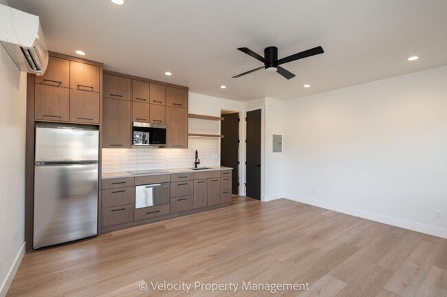 Building Photo - M713