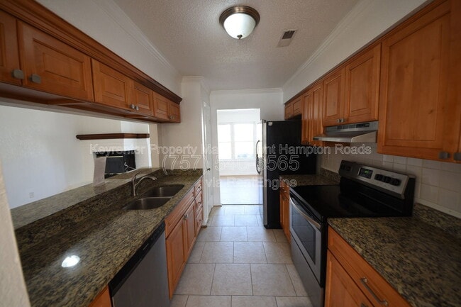 Building Photo - 701 Nottaway Dr