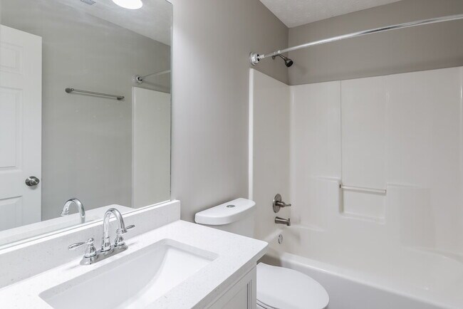 Building Photo - 527 Ives Cir NW