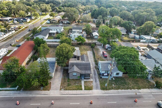 Building Photo - Cute St Pete Bungalow 3/1