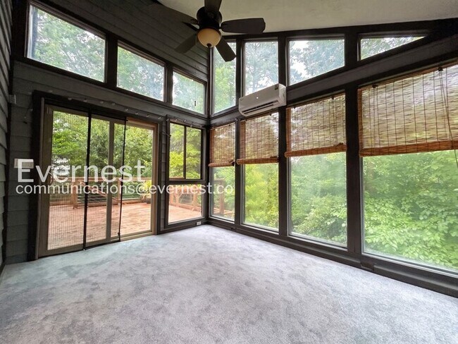 Building Photo - Beautiful 4 Bed/3 Bath Home with 3 Car Garage / Available Now!