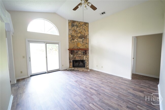 Building Photo - 102 Whippoorwill Ln E