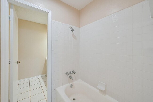 Building Photo - 2704 St George Pl