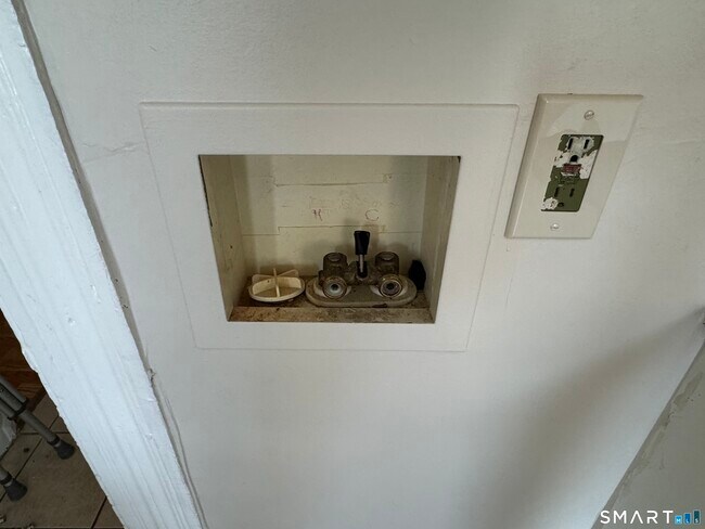 Building Photo - 548 Colorado Ave