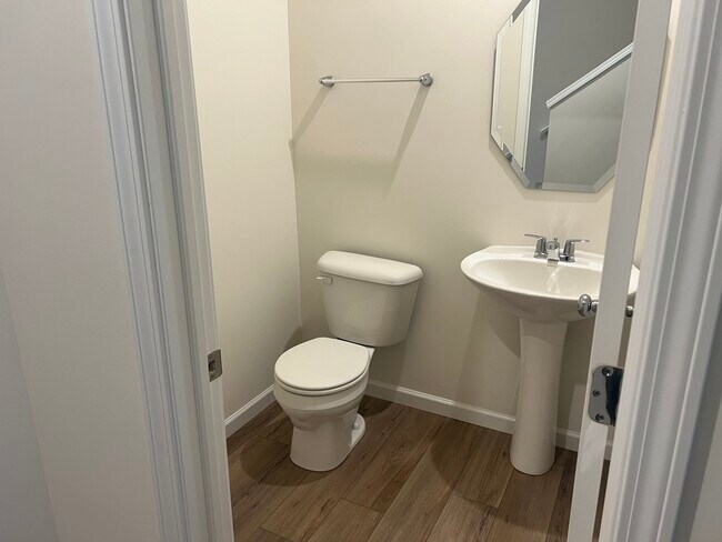 Building Photo - 1977 Leiter Way