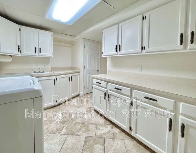 Building Photo - 8298 Harrison Cir